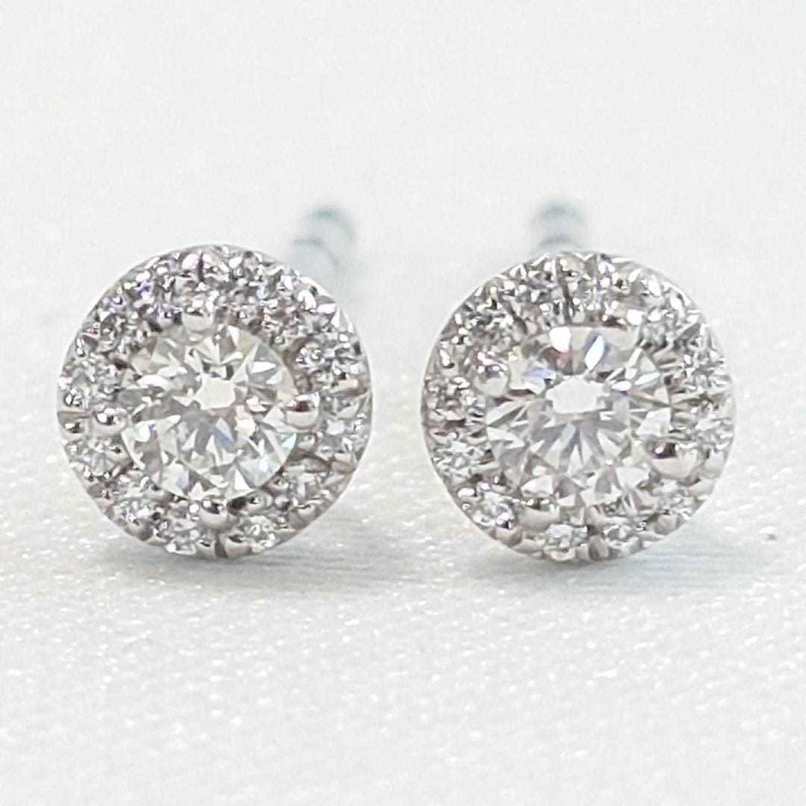 950 Tiffany Stud Earrings Platinum: 950 Tiffany Stud Earrings Platinum This listing features 950 Tiffany Stud Earrings Platinum. Item specifics are provided below. Item Specifics: Brand: Tiffany Type: Stud Earrings Gender: Women