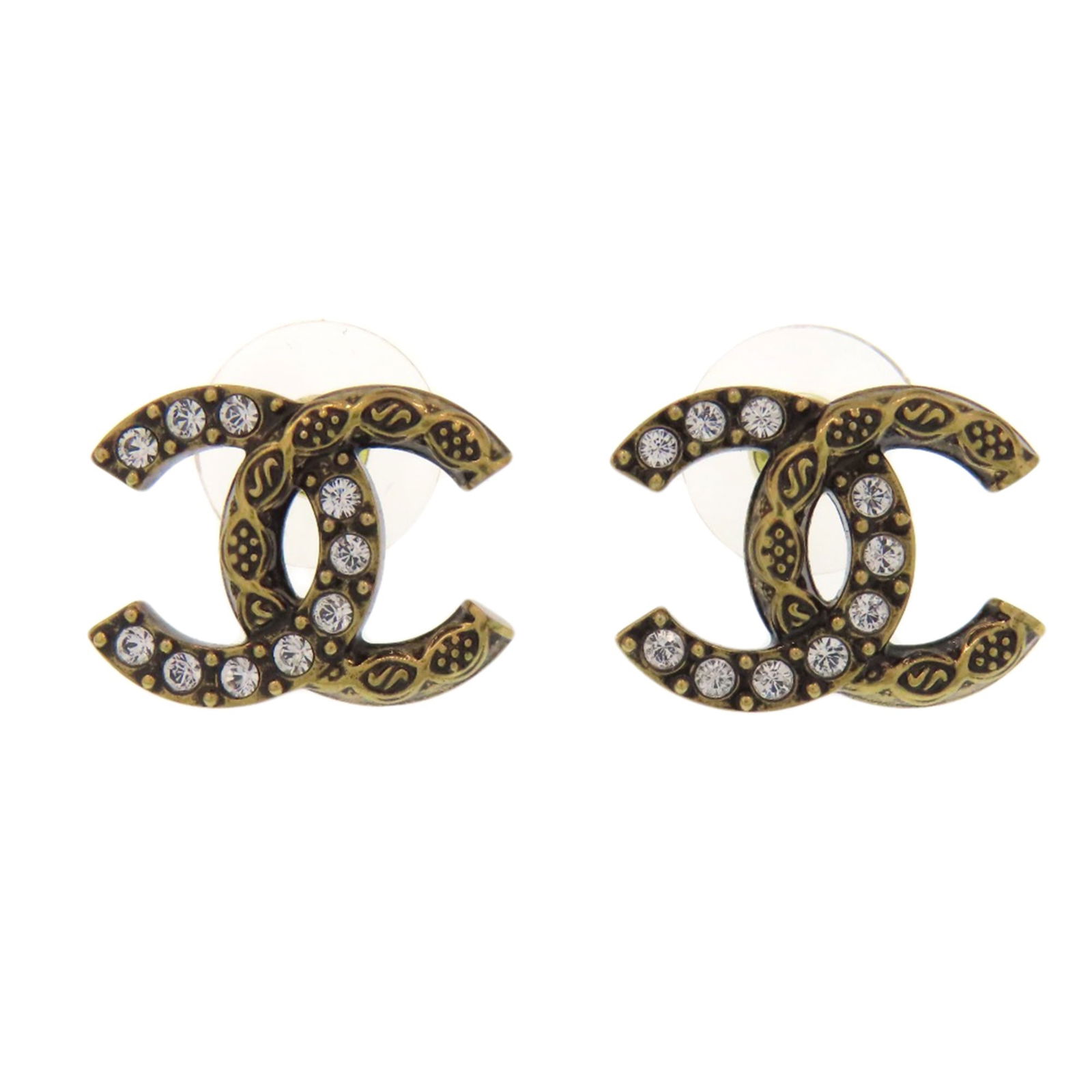 Metal Chanel Stud Earrings: Metal Chanel Stud Earrings This listing features Metal Chanel Stud Earrings. Item specifics are provided below. Item Specifics: Brand: Chanel Type: Stud Earrings Gender: Women Material: Metal Color: G