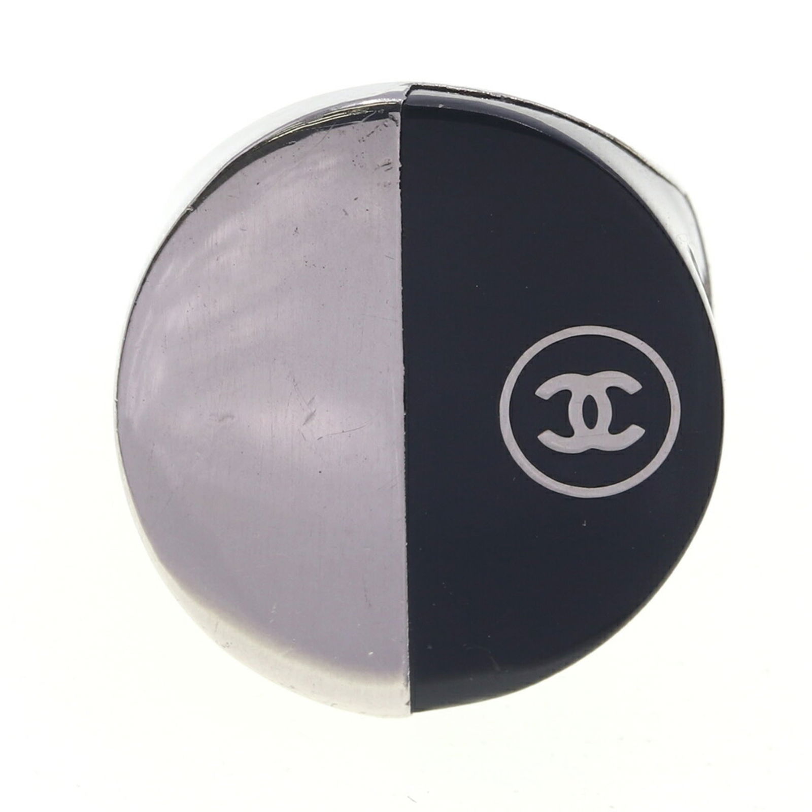 Metal Chanel Band Ring: Metal Chanel Band Ring This listing features Metal Chanel Band Ring. Item specifics are provided below. Item Specifics: Brand: Chanel Type: Band Ring Gender: Women Color: Silver Material: Metal Us Siz