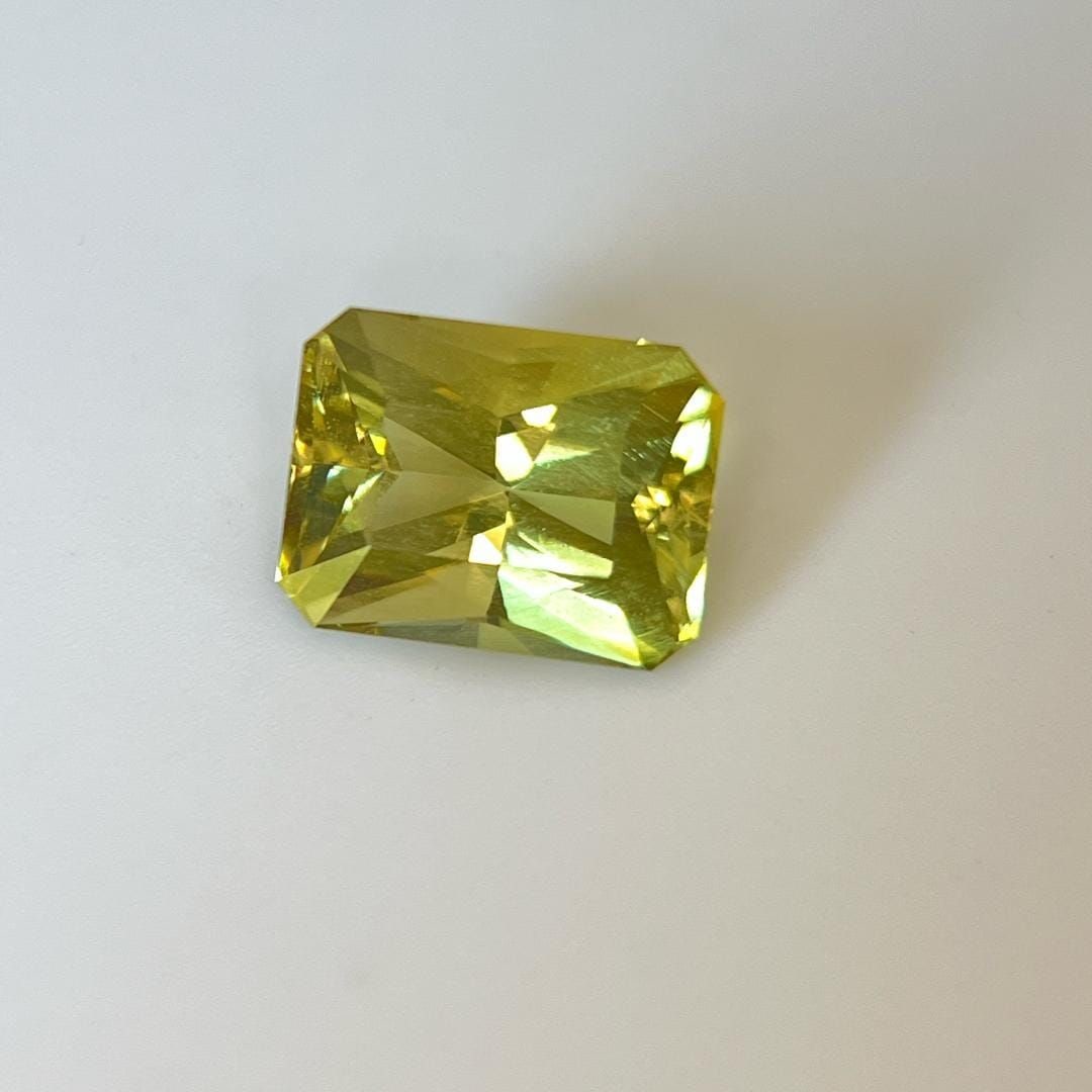 Loose Beryl Gemstone - Emerald 3.05ct Yellow SI (1 of 1)