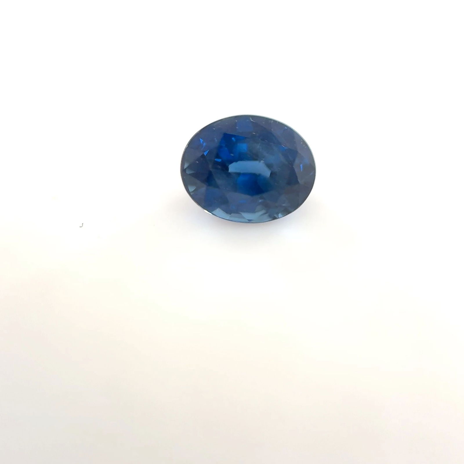 Loose Sapphire Gemstone - Oval 1.06ct Blue EC: Loose Sapphire Gemstone - Oval 1.06ct Blue EC This listing features Loose Sapphire Gemstone - Oval 1.06ct Blue EC. Item specifics are provided below. Item Specifics: Type: Sapphire Carat: 1.06 Cut:
