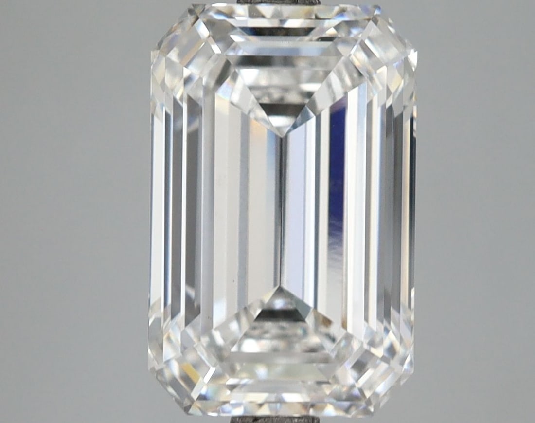 Loose Lab Diamond - IGI Emerald 4.55ct E VVS2: Loose Lab Diamond - IGI Emerald 4.55ct E VVS2 This listing features Loose Lab Diamond - IGI Emerald 4.55ct E VVS2. Item specifics are provided below. Item Specifics: Source: This Is A Real Diamond