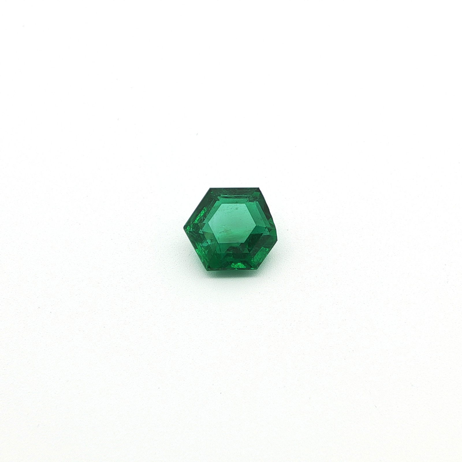 Loose Emerald Gemstone - GSI Hexagonal 1.9ct Green MI: Loose Emerald Gemstone - GSI Hexagonal 1.9ct Green MI This listing features Loose Emerald Gemstone - GSI Hexagonal 1.9ct Green MI. Item specifics are provided below. Item Specifics: Type: Emerald
