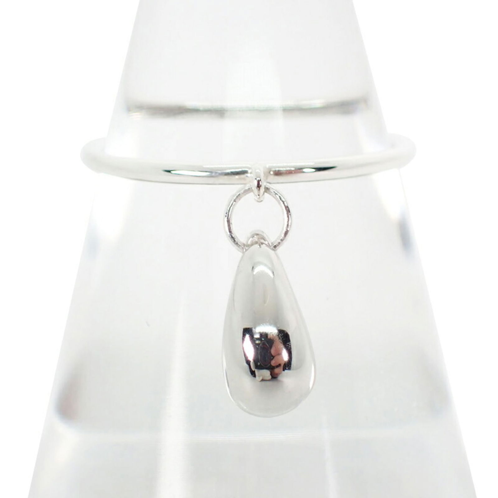 925 Tiffany Band Ring Sterling Silver: 925 Tiffany Band Ring Sterling Silver This listing features 925 Tiffany Band Ring Sterling Silver. Item specifics are provided below. Item Specifics: Brand: Tiffany Type: Band Ring Gender: Women