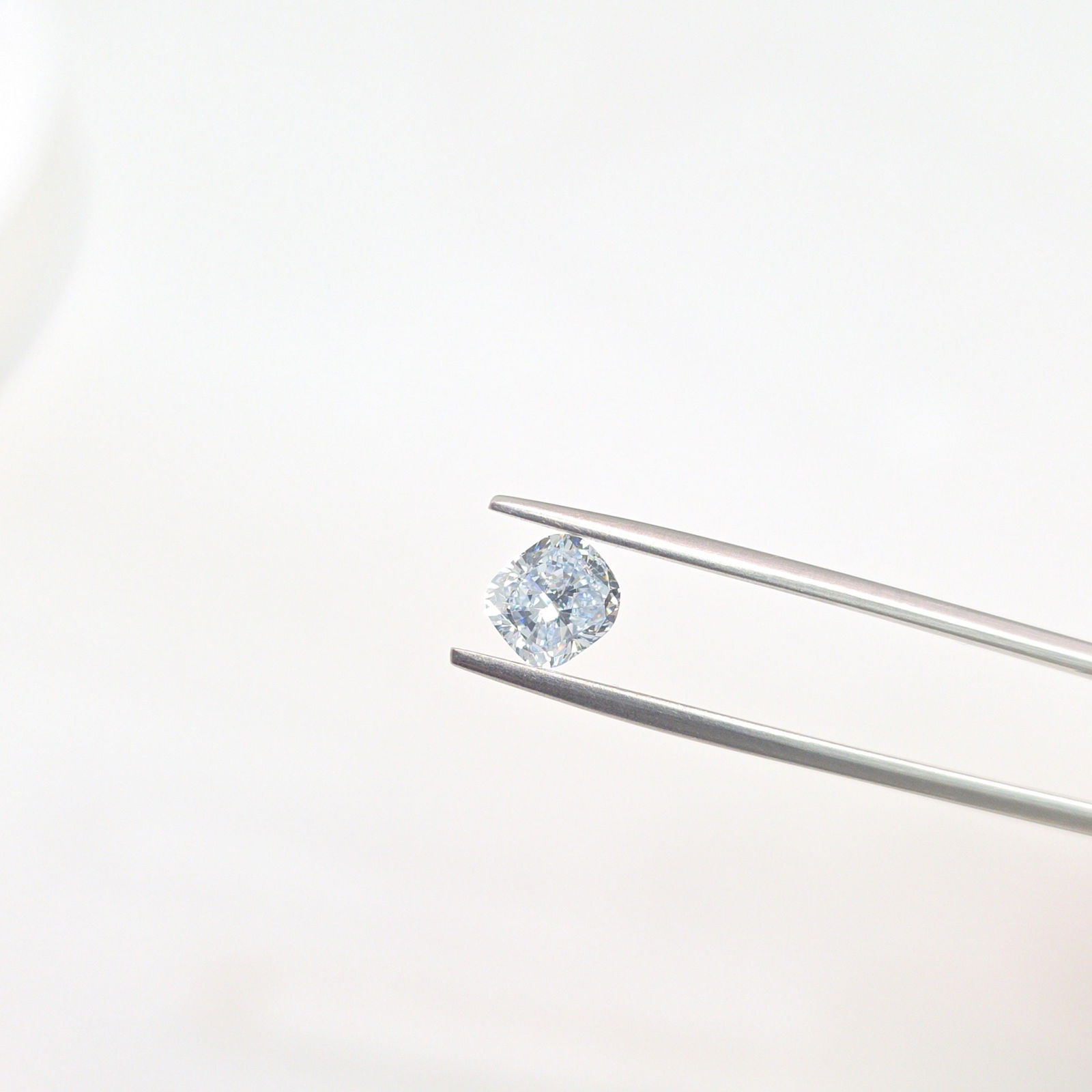 Loose Lab Diamond - IGI Cushion Modified 1.2ct Light Blue VVS2: Loose Lab Diamond - IGI Cushion Modified 1.2ct Light Blue VVS2 This listing features Loose Lab Diamond - IGI Cushion Modified 1.2ct Light Blue VVS2. Item specifics are provided below. Item
