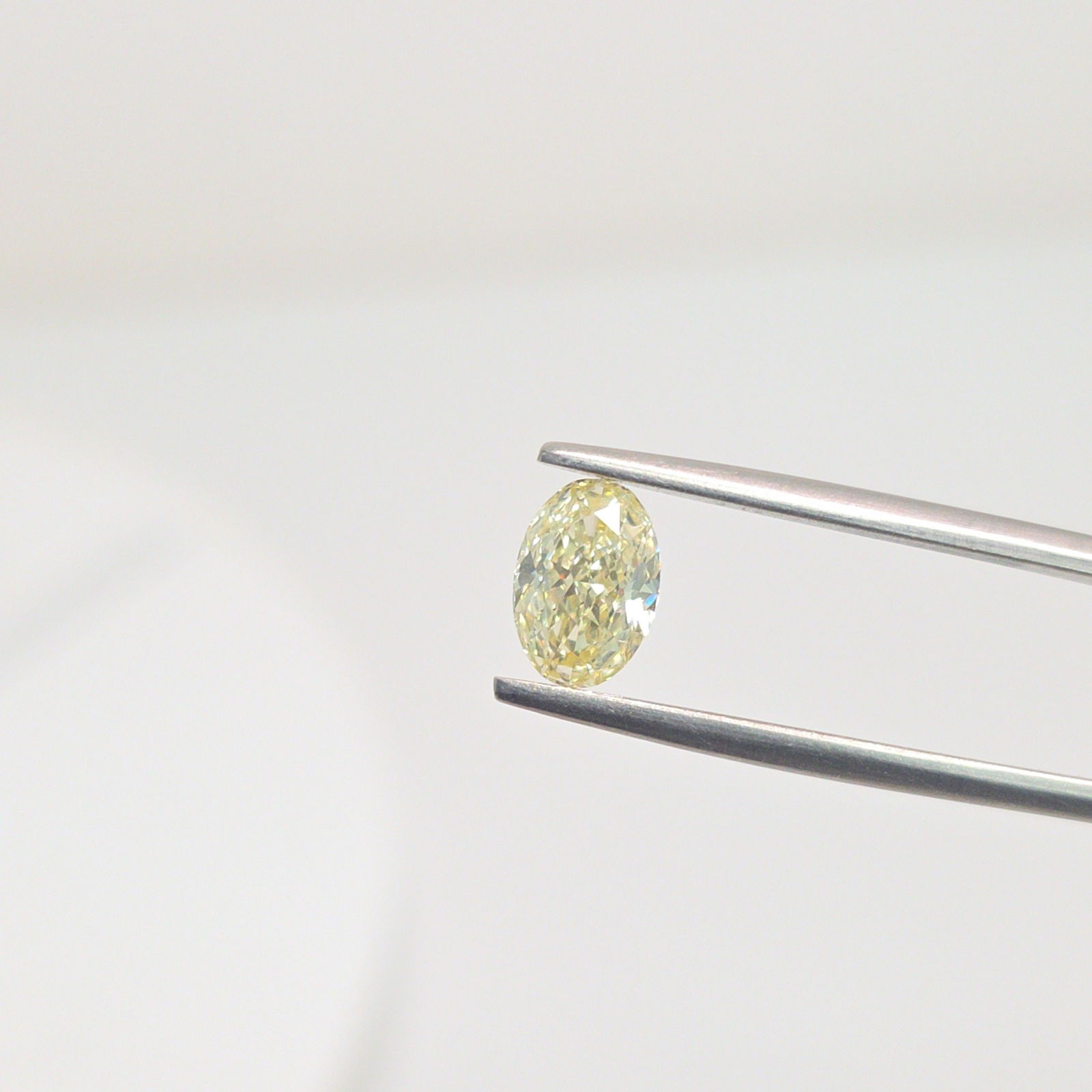 Loose Lab Diamond - IGI Oval 1.02ct Fancy Light Yellow VS2: Loose Lab Diamond - IGI Oval 1.02ct Fancy Light Yellow VS2 This listing features Loose Lab Diamond - IGI Oval 1.02ct Fancy Light Yellow VS2. Item specifics are provided below. Item Specifics: