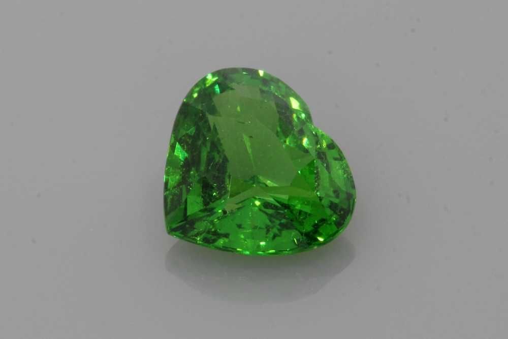 Loose Garnet Gemstone - Heart 2.01ct Green SI: Loose Garnet Gemstone - Heart 2.01ct Green SI This listing features Loose Garnet Gemstone - Heart 2.01ct Green SI. Item specifics are provided below. Item Specifics: Type: Garnet Carat: 2.01 Cut:
