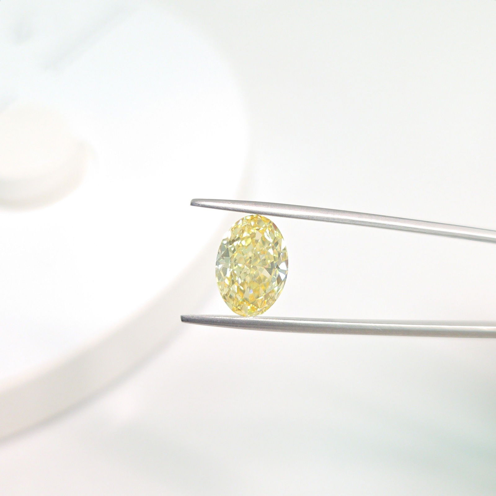 Loose Lab Diamond - IGI Oval 4.05ct Fancy Intense Yellow VVS2: Loose Lab Diamond - IGI Oval 4.05ct Fancy Intense Yellow VVS2 This listing features Loose Lab Diamond - IGI Oval 4.05ct Fancy Intense Yellow VVS2. Item specifics are provided below. Item Specifics: