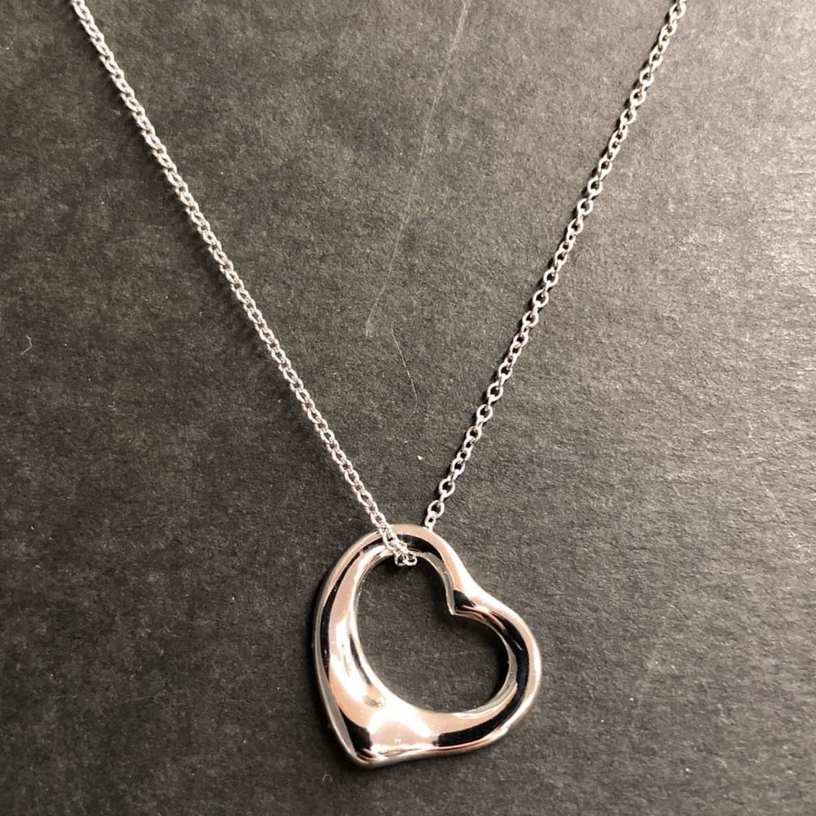 Women TIFFANY & Co. Tiffany Necklace 44cm Heart Platinum 950 for Men and: Women TIFFANY & Co. Tiffany Necklace 44cm Heart Platinum 950 for Men and This listing features Women TIFFANY & Co. Tiffany Necklace 44cm Heart Platinum 950 for Men and. Item specifics are provided