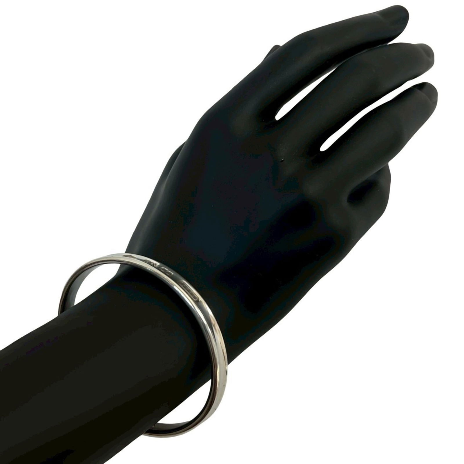 925 Tiffany Bangle Silver: 925 Tiffany Bangle Silver This listing features 925 Tiffany Bangle Silver. Item specifics are provided below. Item Specifics: Brand: Tiffany Type: Bangle Gender: Women Material: Silver 925 Color: Silv