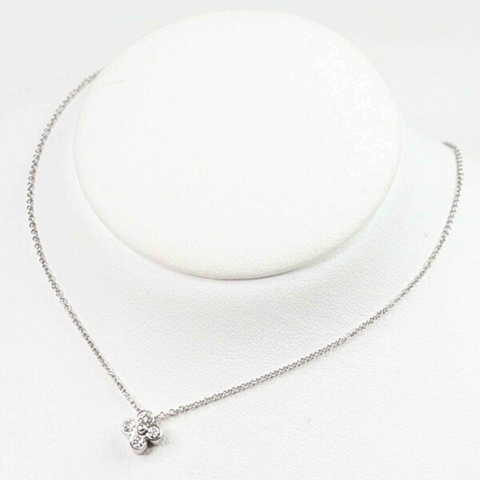 Necklace Tiffany Bezel Set Diamond Flower Pendant Platinum PT950 41cm: Necklace Tiffany Bezel Set Diamond Flower Pendant Platinum PT950 41cm This listing features Necklace Tiffany Bezel Set Diamond Flower Pendant Platinum PT950 41cm. Item specifics are provided below. 