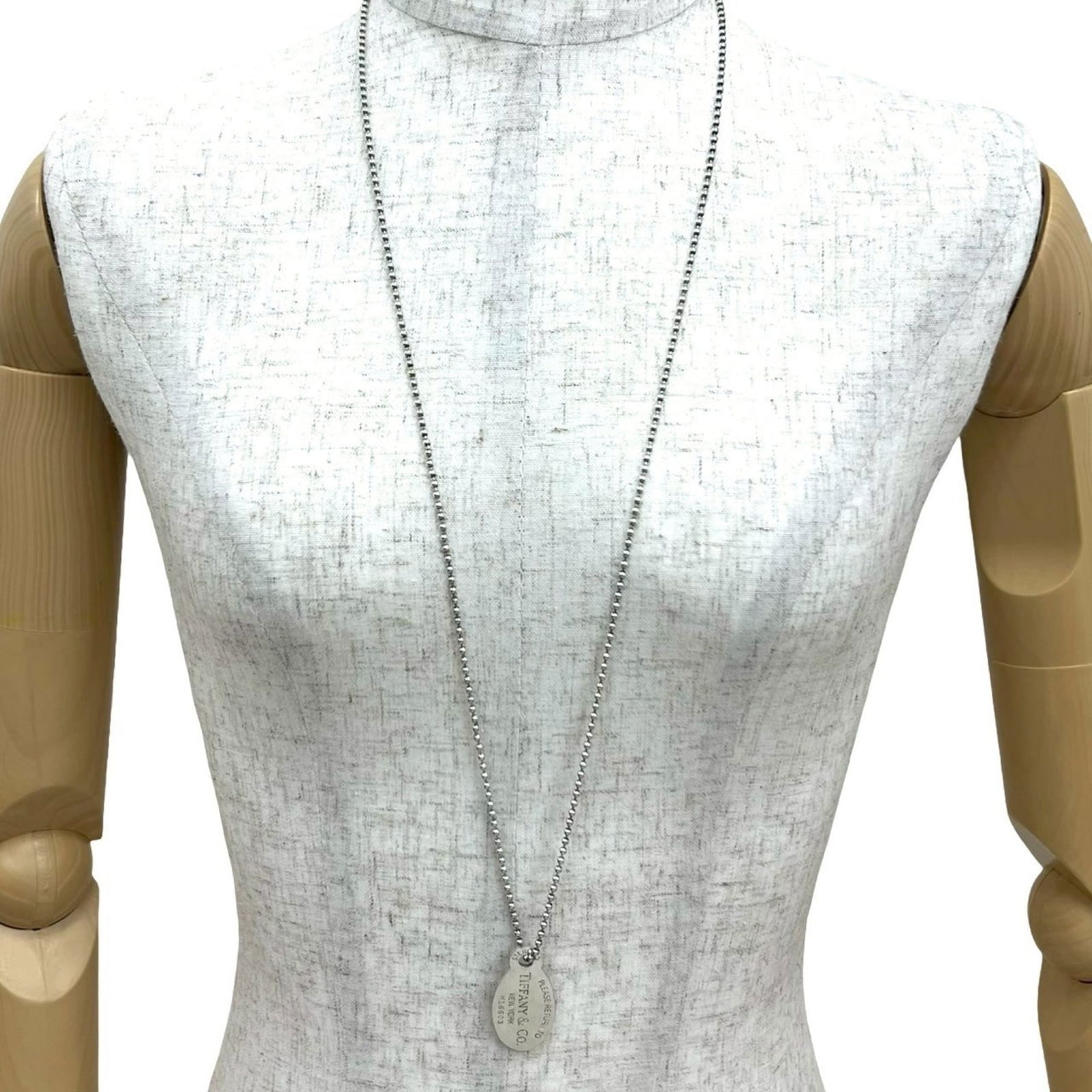 02604 TIFFANY & Co. Tiffany Return to Oval Tag Sterling Silver Necklace Pendant: 02604 TIFFANY & Co. Tiffany Return to Oval Tag Sterling Silver Necklace Pendant This listing features 02604 TIFFANY & Co. Tiffany Return to Oval Tag Sterling Silver Necklace Pendant. Item specifics