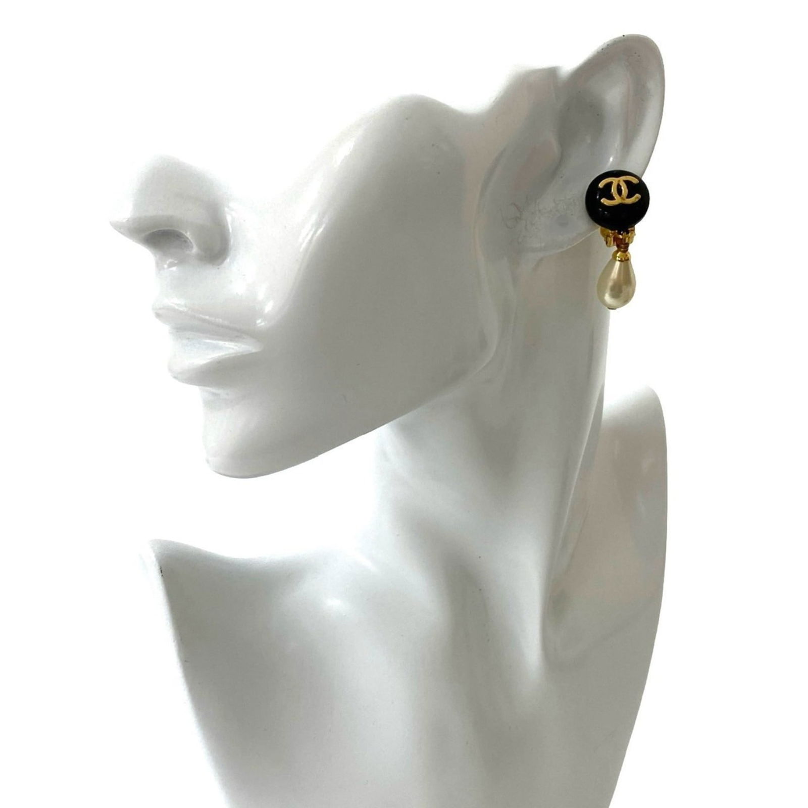Plastic - Chanel Clip Earrings Gold Plating: Plastic - Chanel Clip Earrings Gold Plating This listing features Plastic - Chanel Clip Earrings Gold Plating. Item specifics are provided below. Item Specifics: Brand: Chanel Type: Clip Earrings