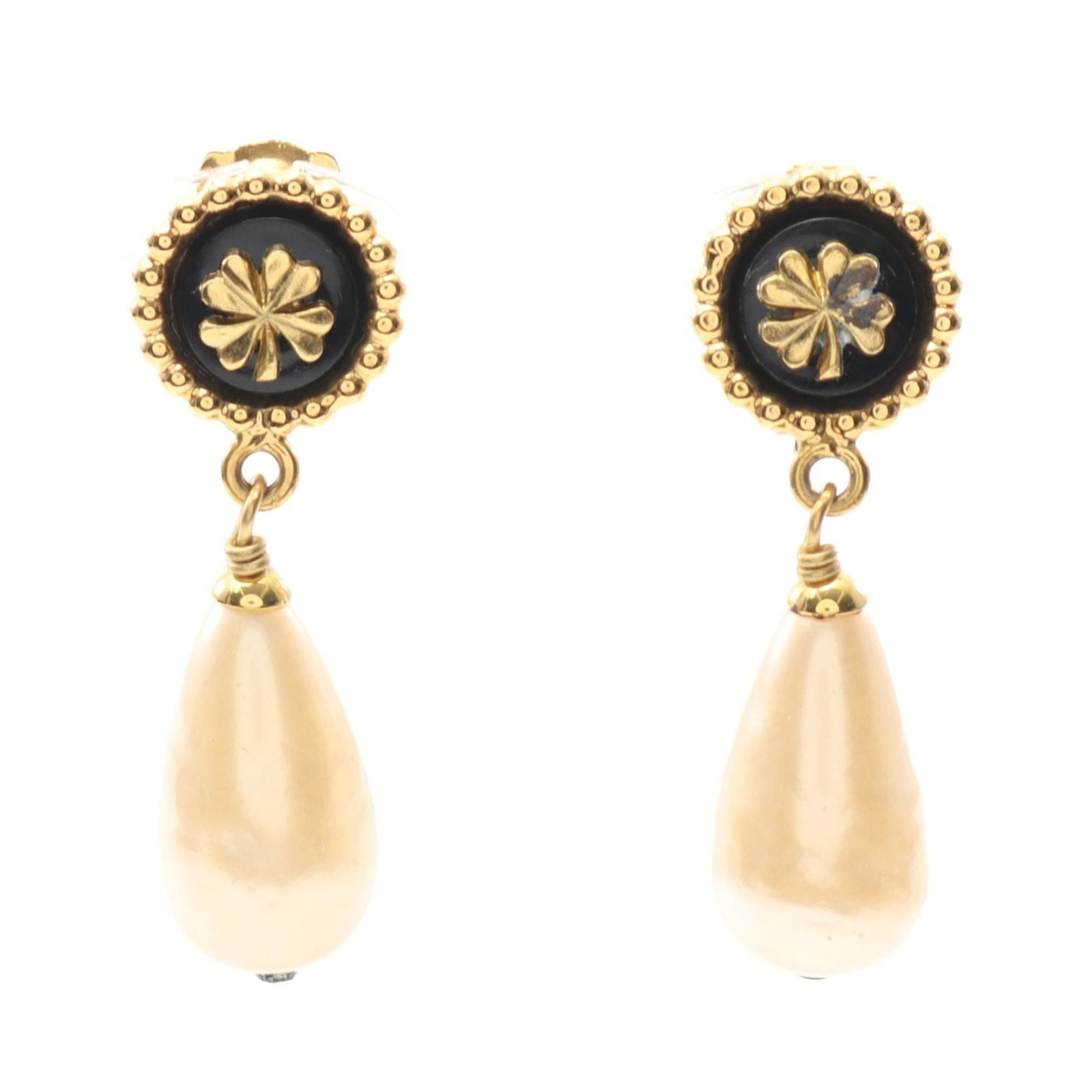 Plating Chanel Clip Earrings Gold: Plating Chanel Clip Earrings Gold This listing features Plating Chanel Clip Earrings Gold. Item specifics are provided below. Item Specifics: Brand: Chanel Type: Clip Earrings Gender: Women Material: