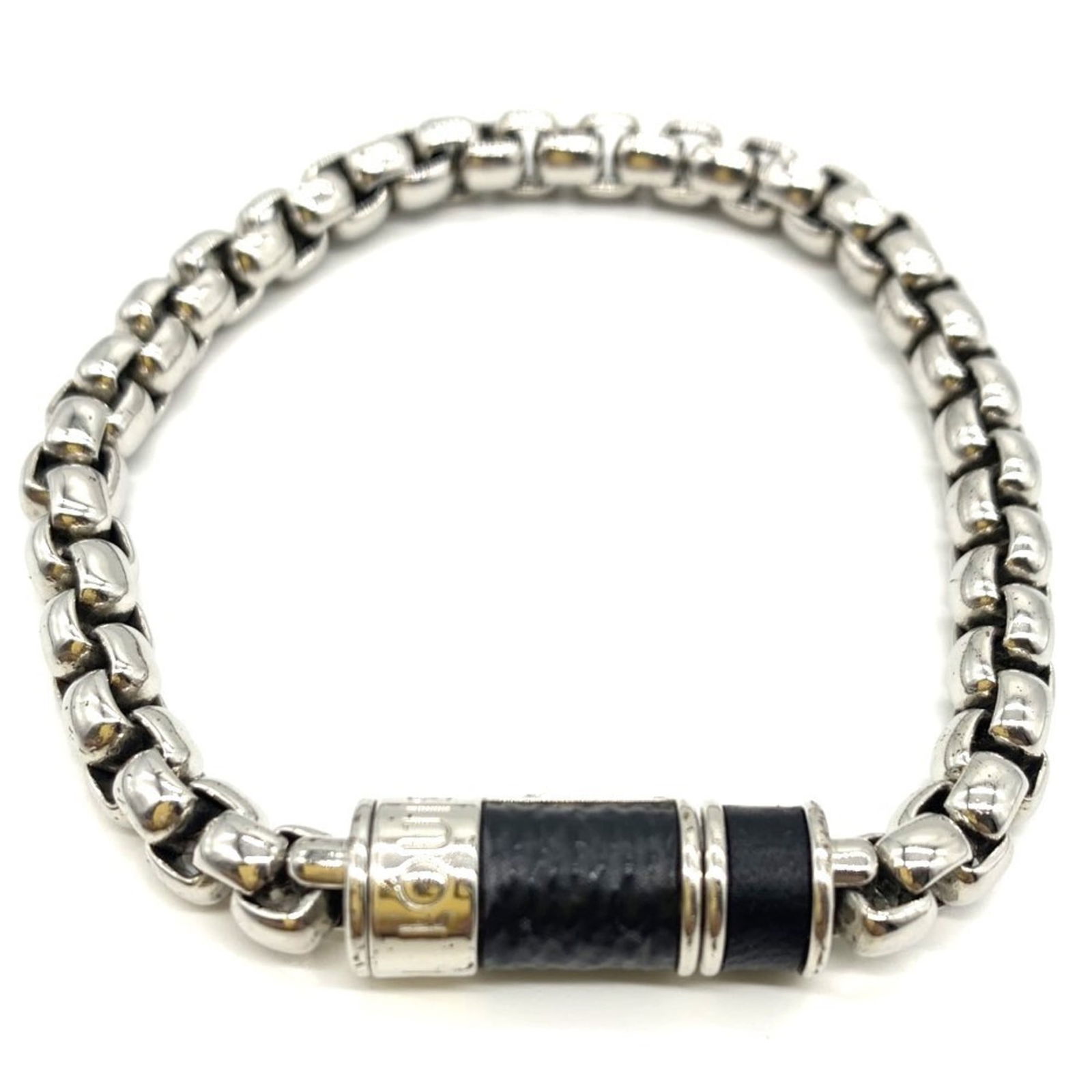 Metal Louis Vuitton Charm Bracelet: Metal Louis Vuitton Charm Bracelet This listing features Metal Louis Vuitton Charm Bracelet. Item specifics are provided below. Item Specifics: Brand: Louis Vuitton Type: Charm Bracelet Gender: Women