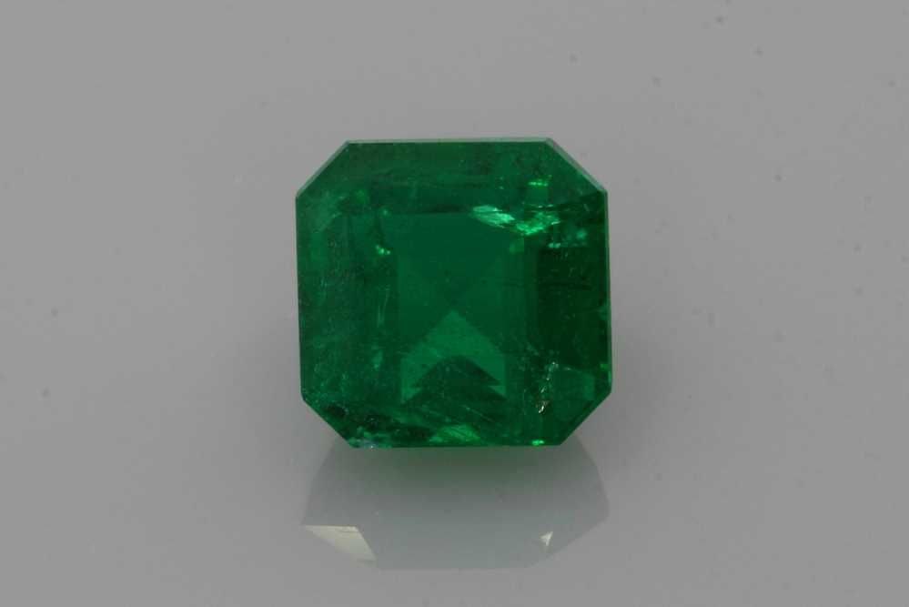 Loose Emerald Gemstone - GIA Asscher 1.88ct Green SI: Loose Emerald Gemstone - GIA Asscher 1.88ct Green SI This listing features Loose Emerald Gemstone - GIA Asscher 1.88ct Green SI. Item specifics are provided below. Item Specifics: Type: Emerald