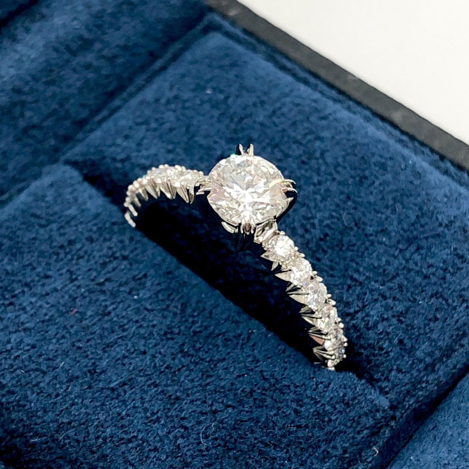 Platinum Harry Winston Band Ring: Platinum Harry Winston Band Ring This listing features Platinum Harry Winston Band Ring. Item specifics are provided below. Item Specifics: Brand: Harry Winston Type: Band Ring Gender: Women Color:
