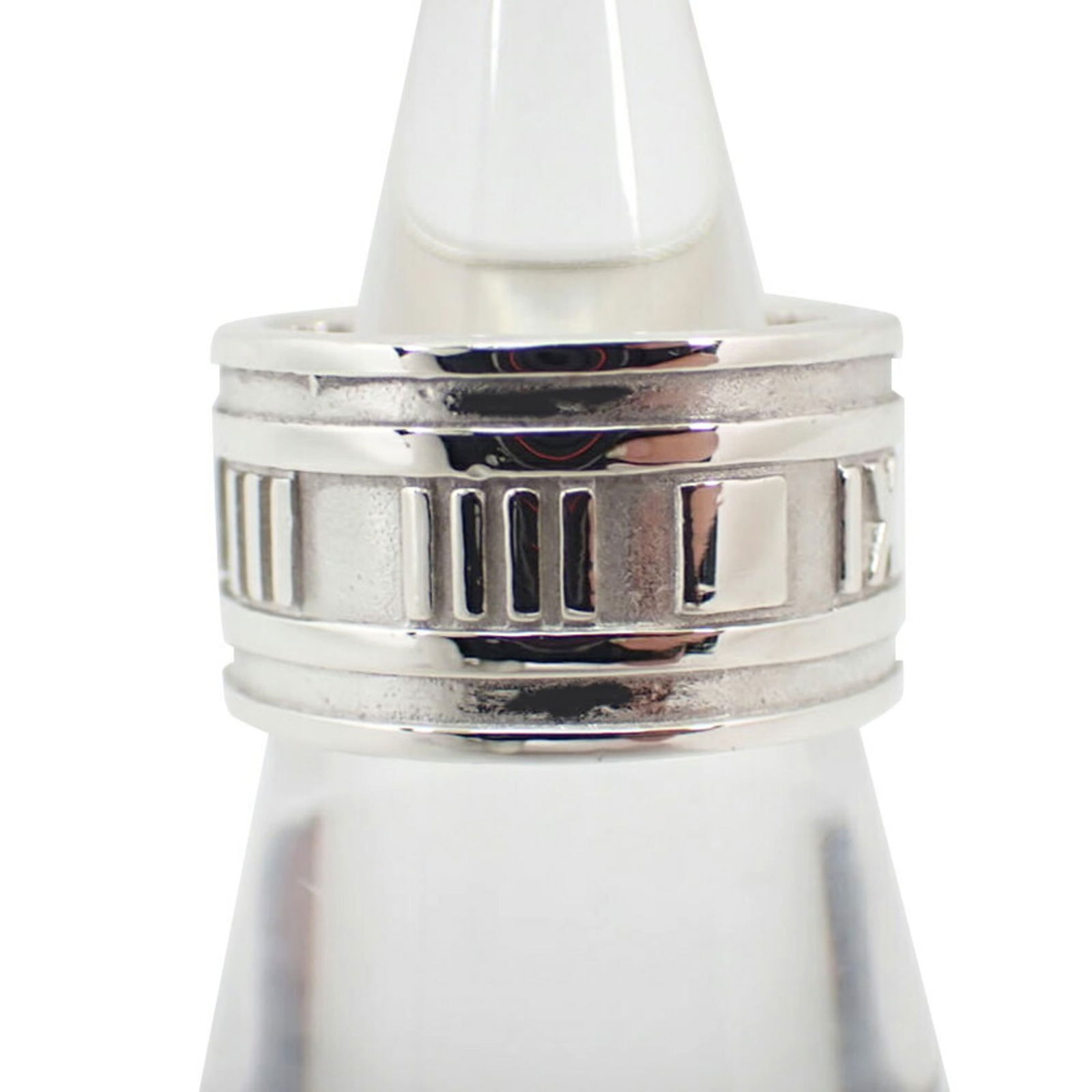 925 Tiffany Band Ring Sterling Silver: 925 Tiffany Band Ring Sterling Silver This listing features 925 Tiffany Band Ring Sterling Silver. Item specifics are provided below. Item Specifics: Brand: Tiffany Type: Band Ring Gender: Women