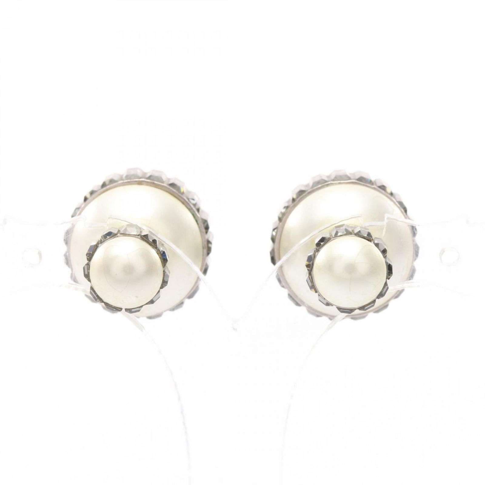 Steel Christian Dior Stud Earrings Stainless: Steel Christian Dior Stud Earrings Stainless This listing features Steel Christian Dior Stud Earrings Stainless. Item specifics are provided below. Item Specifics: Brand: Christian Dior Type: Stud