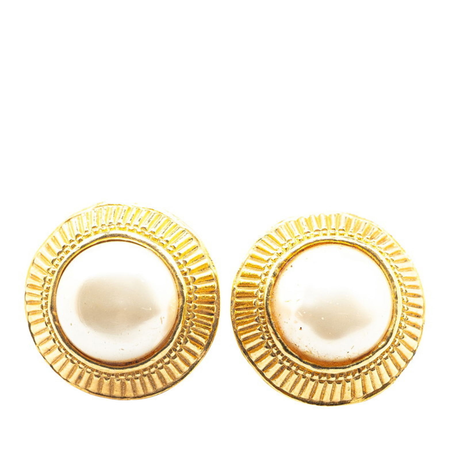 Plating Chanel Clip Earrings Gold: Plating Chanel Clip Earrings Gold This listing features Plating Chanel Clip Earrings Gold. Item specifics are provided below. Item Specifics: Brand: Chanel Type: Clip Earrings Gender: Women