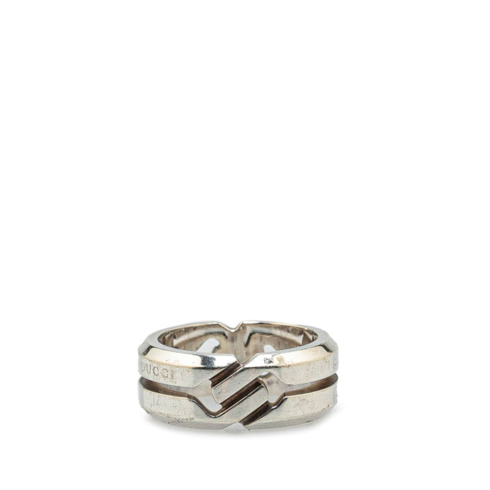 925 Gucci Band Ring Silver: 925 Gucci Band Ring Silver This listing features 925 Gucci Band Ring Silver. Item specifics are provided below. Item Specifics: Brand: Gucci Type: Band Ring Gender: Women Material: Silver 925 Us