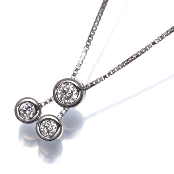 Gold Dtc Necklace Diamond 0.25Ct 3P Trilogy 18K 750 White: Gold Dtc Necklace Diamond 0.25Ct 3P Trilogy 18K 750 White This listing features Gold Dtc Necklace Diamond 0.25Ct 3P Trilogy 18K 750 White. Item specifics are provided below. Item Specifics: Brand: