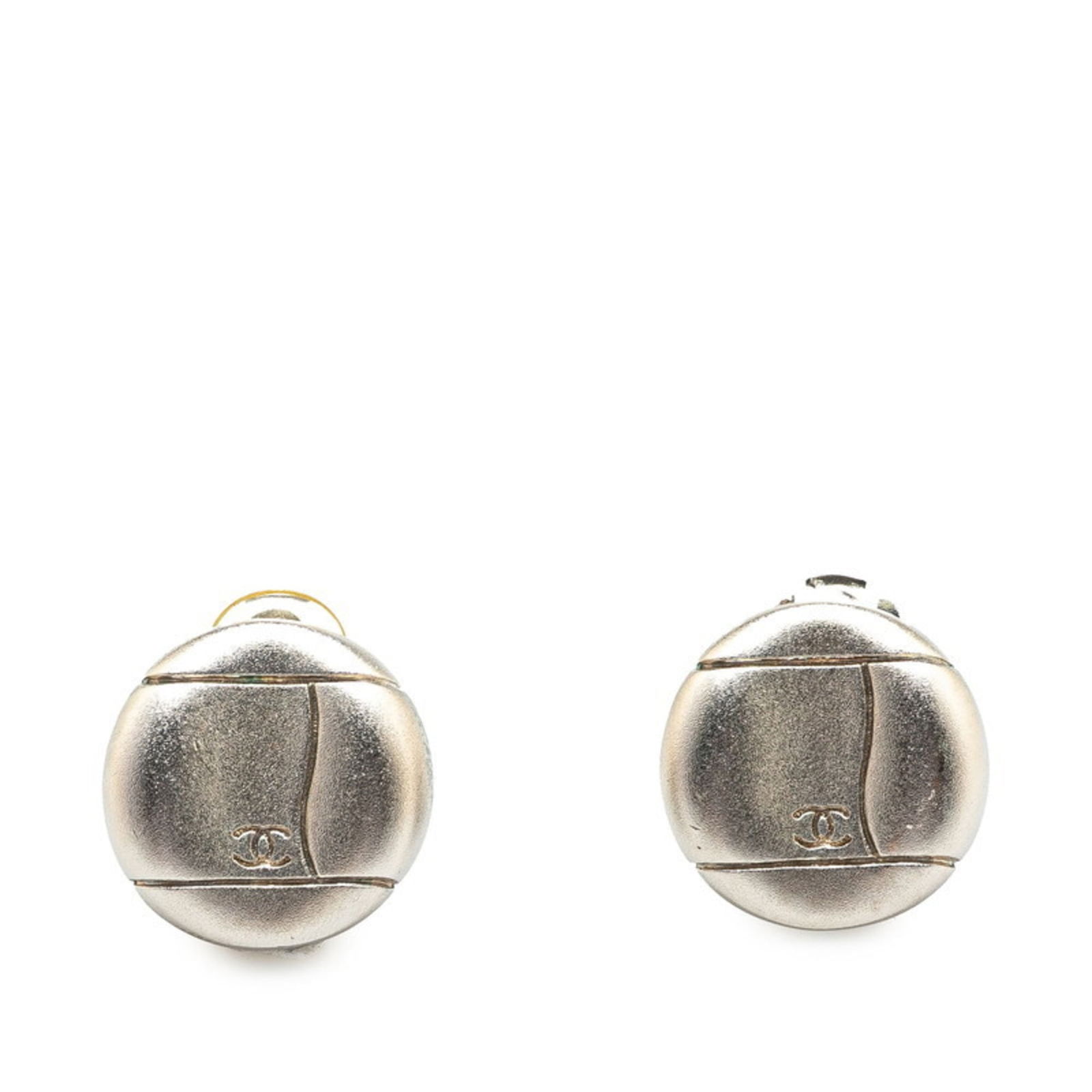 Metal Chanel Clip Earrings: Metal Chanel Clip Earrings This listing features Metal Chanel Clip Earrings. Item specifics are provided below. Item Specifics: Brand: Chanel Type: Clip Earrings Gender: Women Material: Metal Color: