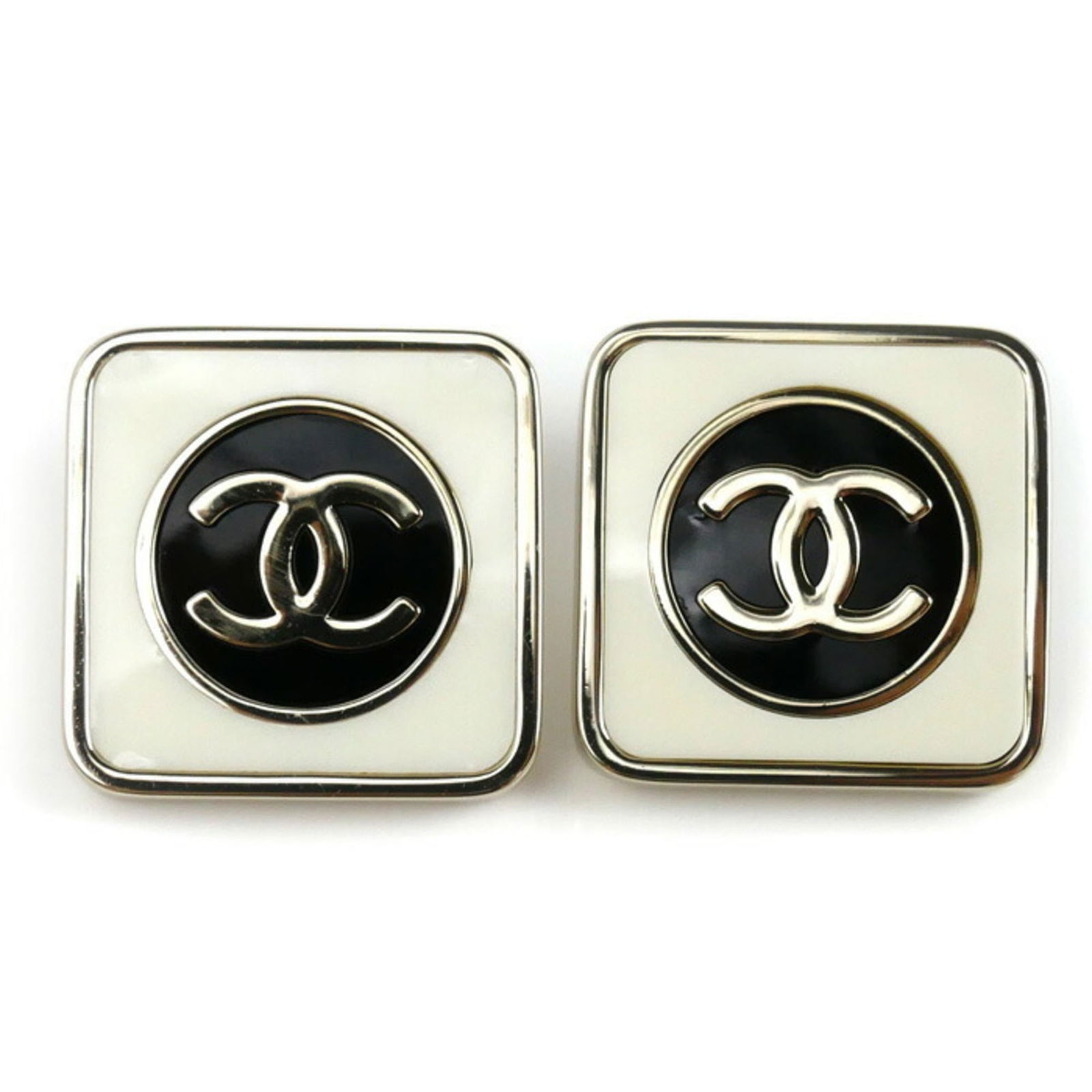 Metal Chanel Stud Earrings: Metal Chanel Stud Earrings This listing features Metal Chanel Stud Earrings. Item specifics are provided below. Item Specifics: Brand: Chanel Type: Stud Earrings Gender: Women Material: Metal Size (Hx