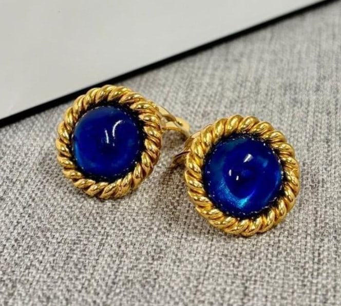 inches Vintage CHANEL Blue Gripoix Clip-on Earring Gold tone 0.79 (1 of 9)
