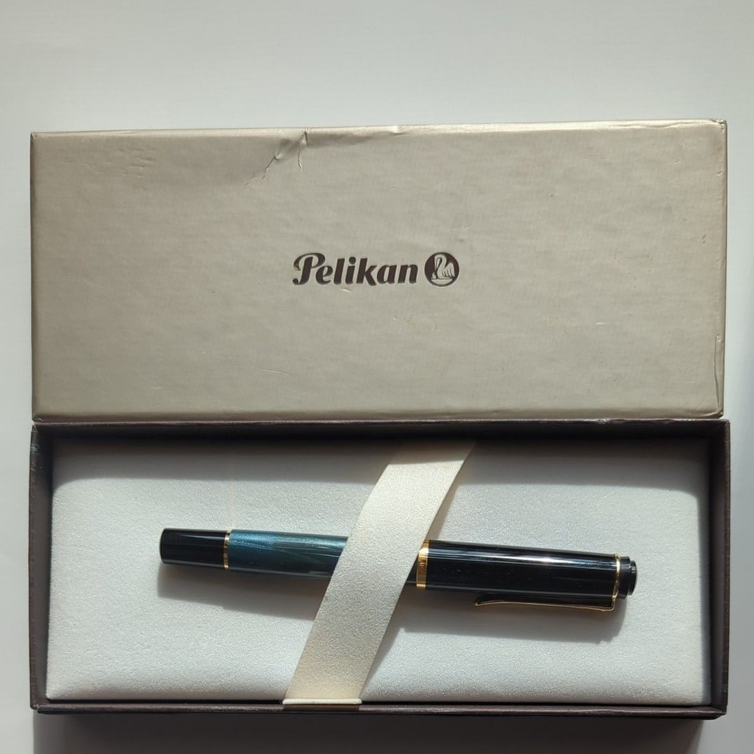 Germany Pelikan F Marble Green Classic M200 fountain pen piston fill: Germany Pelikan F Marble Green Classic M200 fountain pen piston fill This listing features Germany Pelikan F Marble Green Classic M200 fountain pen piston fill. Item specifics are provided below. 
