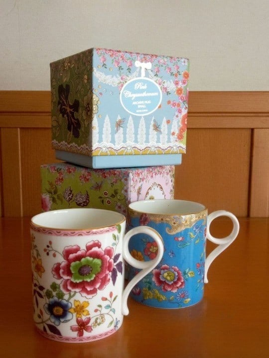 2 Wedgwood Turquoise Floral Archive Mug Small Pink Chrysanthemum Set: 2 Wedgwood Turquoise Floral Archive Mug Small Pink Chrysanthemum Set This listing features 2 Wedgwood Turquoise Floral Archive Mug Small Pink Chrysanthemum Set. Item specifics are provided below. Item