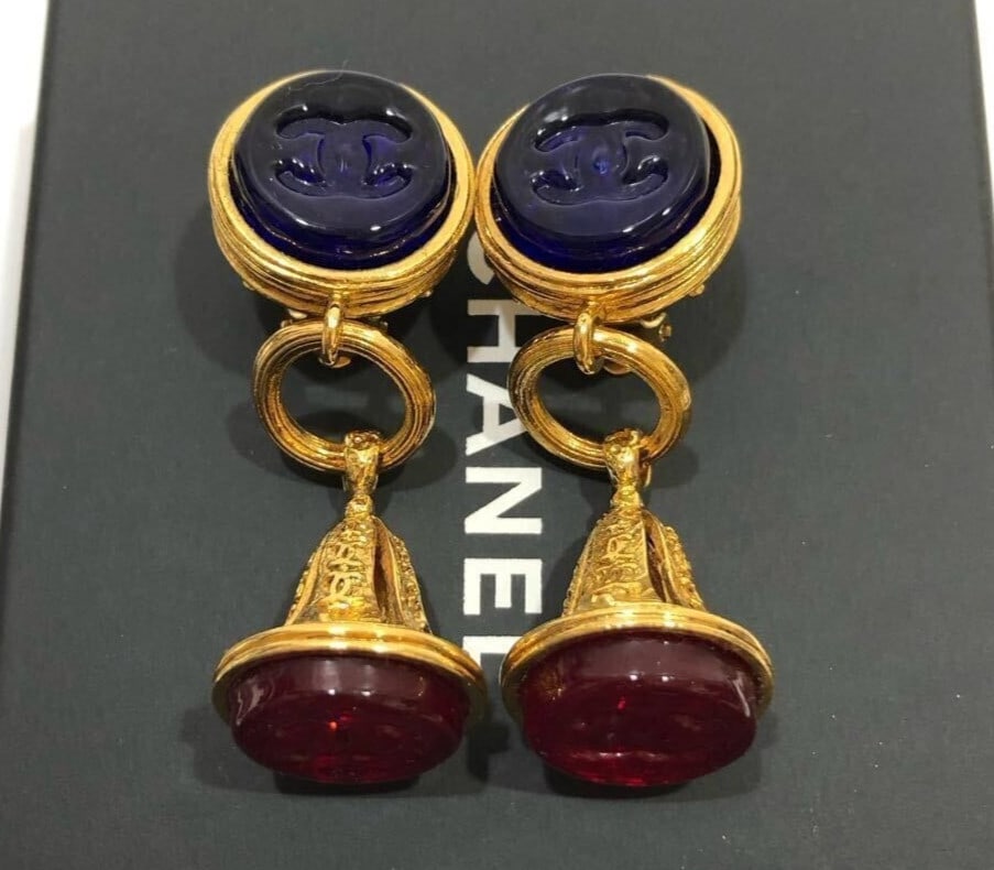 Box Vintage CHANEL 93A Coco Mark CC Red and Blue Gripoix Dangle Earring With: Box Vintage CHANEL 93A Coco Mark CC Red and Blue Gripoix Dangle Earring With This listing features Box Vintage CHANEL 93A Coco Mark CC Red and Blue Gripoix Dangle Earring With. Item specifics are prov