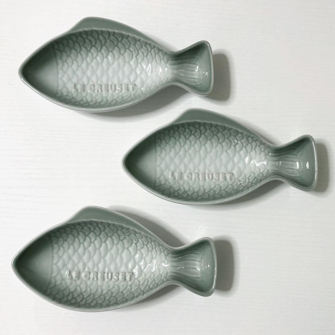 Plates Le Creuset Fish Dish Water Green Fish Shaped Dish Small Set of 3 (1 of 2)