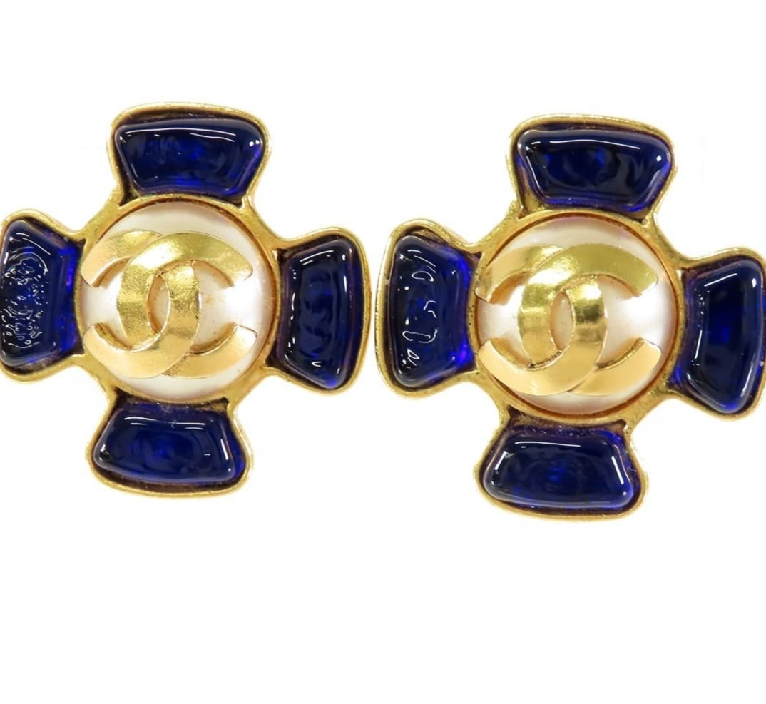 Earring Vintage CHANEL 95P Coco Mark CC Blue Gripoix and Faux Pearl Clip-on: Earring Vintage CHANEL 95P Coco Mark CC Blue Gripoix and Faux Pearl Clip-on This listing features Earring Vintage CHANEL 95P Coco Mark CC Blue Gripoix and Faux Pearl Clip-on. Item specifics are provid