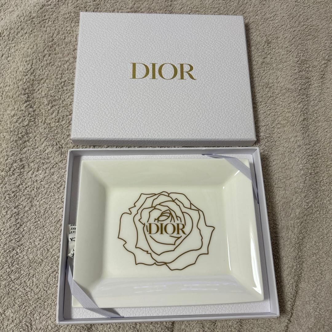 Box Christian Dior Accessory Tray White Prestige Rose Square Pottery Plate With: Box Christian Dior Accessory Tray White Prestige Rose Square Pottery Plate With This listing features Box Christian Dior Accessory Tray White Prestige Rose Square Pottery Plate With. Item specifics ar