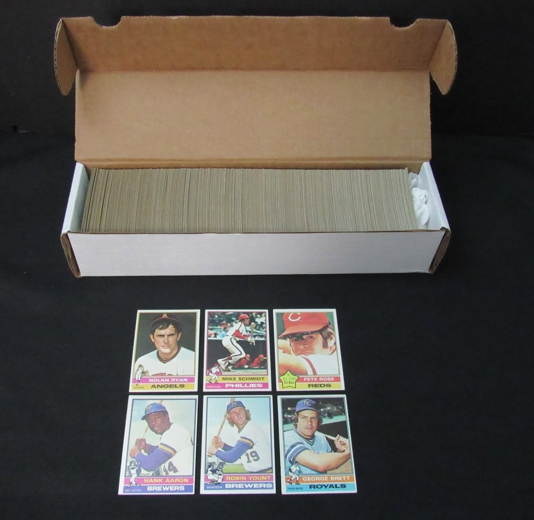198496 1976 Topps Baseball w/ Traded Complete Set (704) Brett RC Yount RC Aaron (1 of 4)
