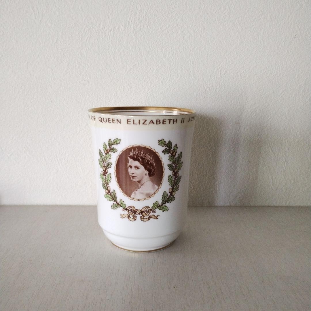 Mug Royal Doulton Queen Elizabeth Coronation Cup Rare Collectible Vintage China (1 of 5)