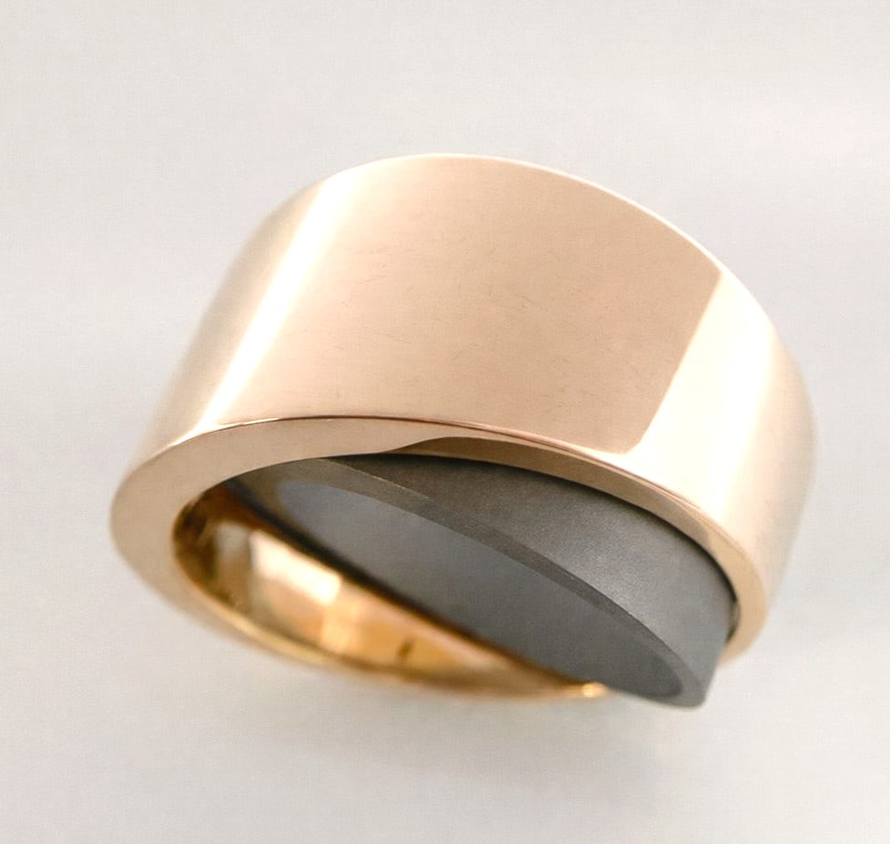 Unisex Vhernier Tourbillon 18k Rose Gold Titanium Crossover Ring US8.25 EU57.5: Unisex Vhernier Tourbillon 18k Rose Gold Titanium Crossover Ring US8.25 EU57.5 This listing features Unisex Vhernier Tourbillon 18k Rose Gold Titanium Crossover Ring US8.25 EU57.5. Item specifics are