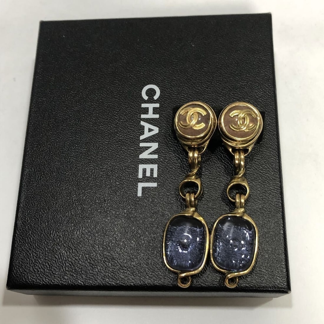 Box Vintage CHANEL 96P Coco Mark CC Gripoix Dangle Earring 3.0 inches w/ Original (1 of 10)