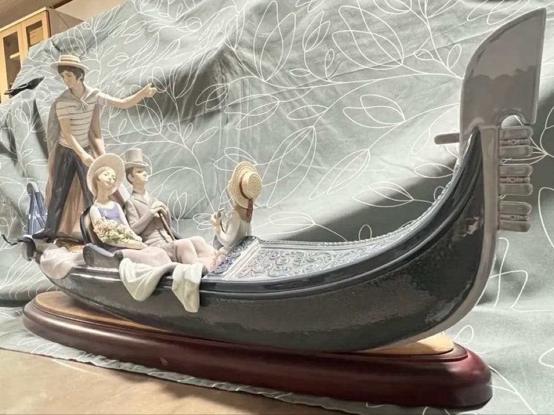 Spain Lladro In The Gondola Couple Ceramic Figurine With Wooden Stand 30.9in (1 of 20)