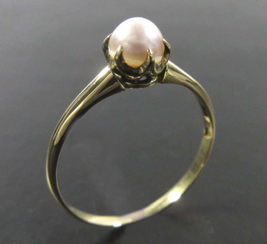 Box Mikimoto Vintage 50s 60s Akoya Pearl 5mm Pink White 18k Yellow Gold Ring: Box Mikimoto Vintage 50s 60s Akoya Pearl 5mm Pink White 18k Yellow Gold Ring This listing features Box Mikimoto Vintage 50s 60s Akoya Pearl 5mm Pink White 18k Yellow Gold Ring. Item specifics are prov