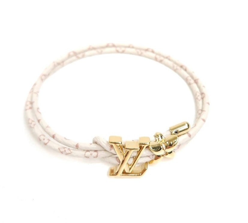 inches Louis Vuitton M8529Z LV Bloom White Leather Bracelet 8.66: inches Louis Vuitton M8529Z LV Bloom White Leather Bracelet 8.66 This listing features inches Louis Vuitton M8529Z LV Bloom White Leather Bracelet 8.66. Item specifics are provided below. Item Specifi