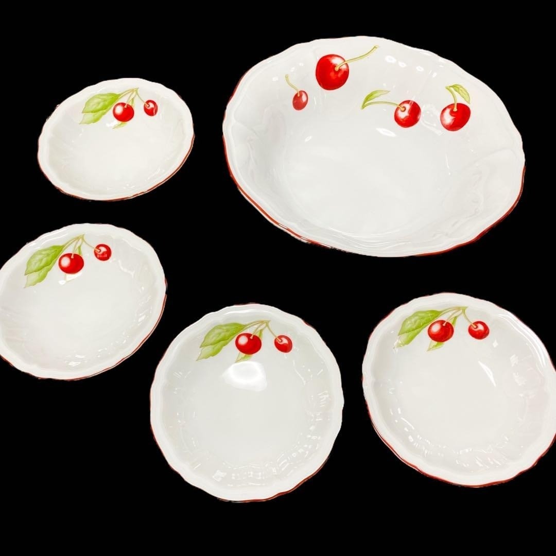 Porcelain Richard Ginori Antico Cherry Bowl Plates Set of 5 Two Types Italian: Porcelain Richard Ginori Antico Cherry Bowl Plates Set of 5 Two Types Italian This listing features Porcelain Richard Ginori Antico Cherry Bowl Plates Set of 5 Two Types Italian. Item specifics are pr