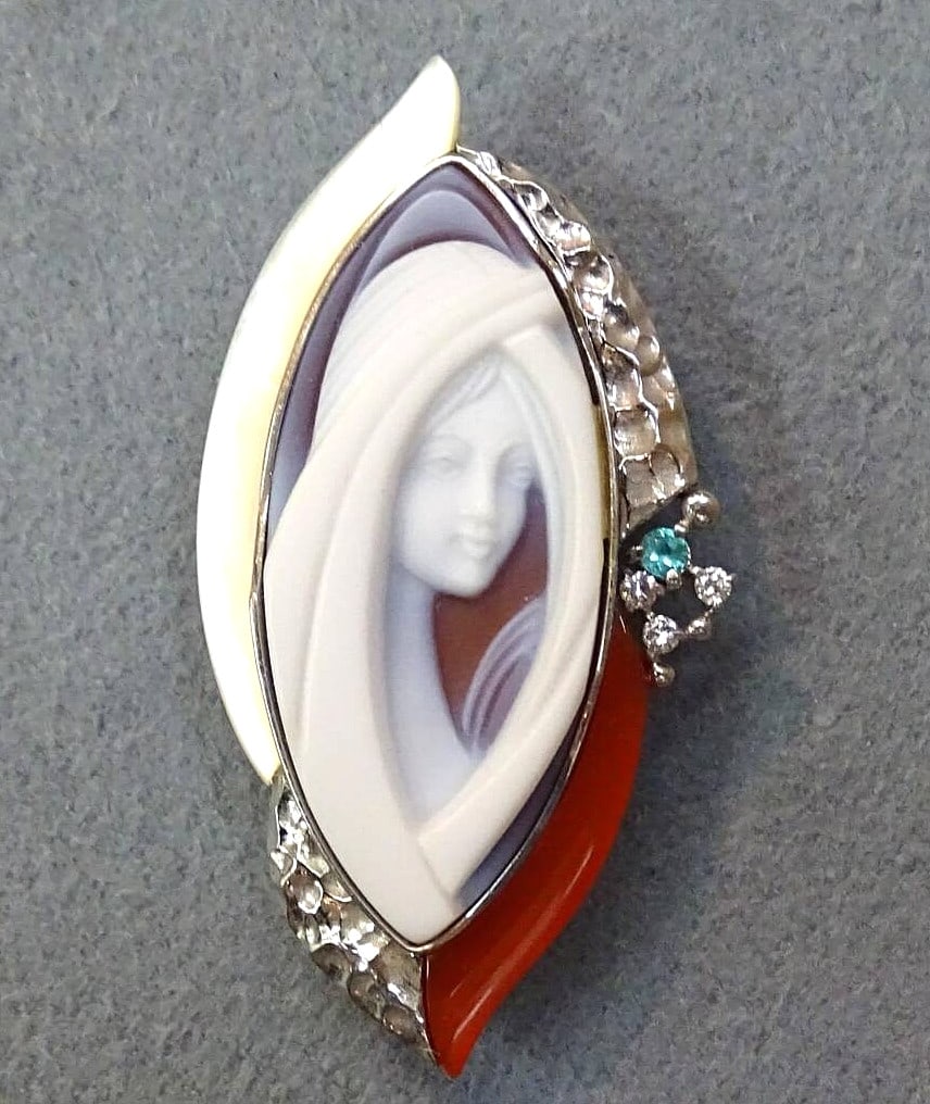 Brooch Erwin Pauly Red Agate Cameo Tourmaline Diamond 18k White Gold (1 of 8)