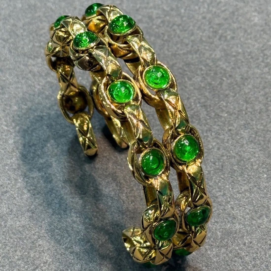 Rare Vintage CHANEL 2 3 Green Gripoix Gold tone Bangle Bracelet in (1 of 8)