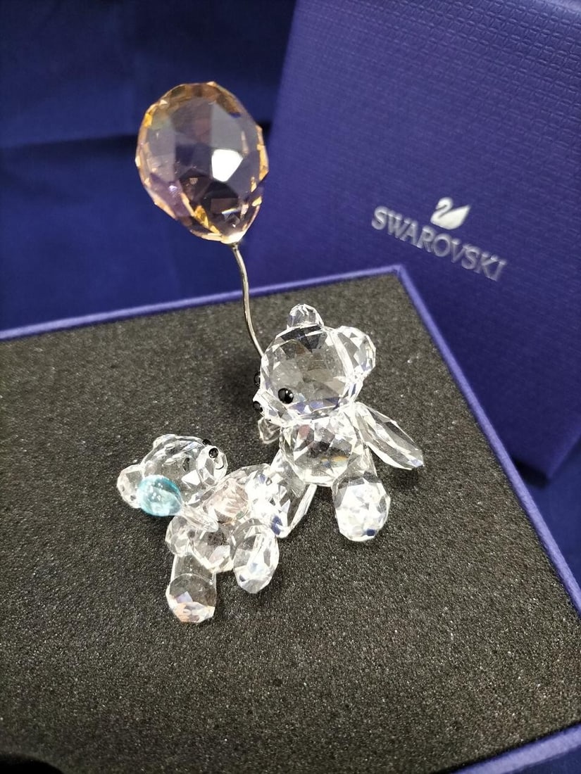 5557542 Swarovski Balloons My Little Kris Bear Mother and Baby Crystal Figurine: 5557542 Swarovski Balloons My Little Kris Bear Mother and Baby Crystal Figurine This listing features 5557542 Swarovski Balloons My Little Kris Bear Mother and Baby Crystal Figurine. Item specifics ar