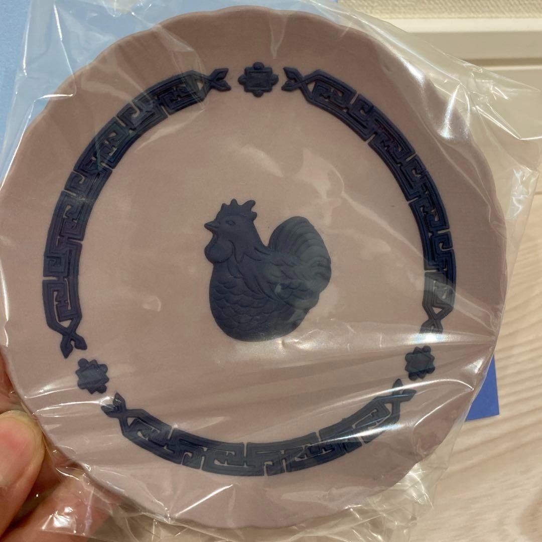 Box Wedgwood Jasperware Eto 2005 Year Tray Plate Rooster Zodiac 4.9in With: Box Wedgwood Jasperware Eto 2005 Year Tray Plate Rooster Zodiac 4.9in With This listing features Box Wedgwood Jasperware Eto 2005 Year Tray Plate Rooster Zodiac 4.9in With. Item specifics are provided