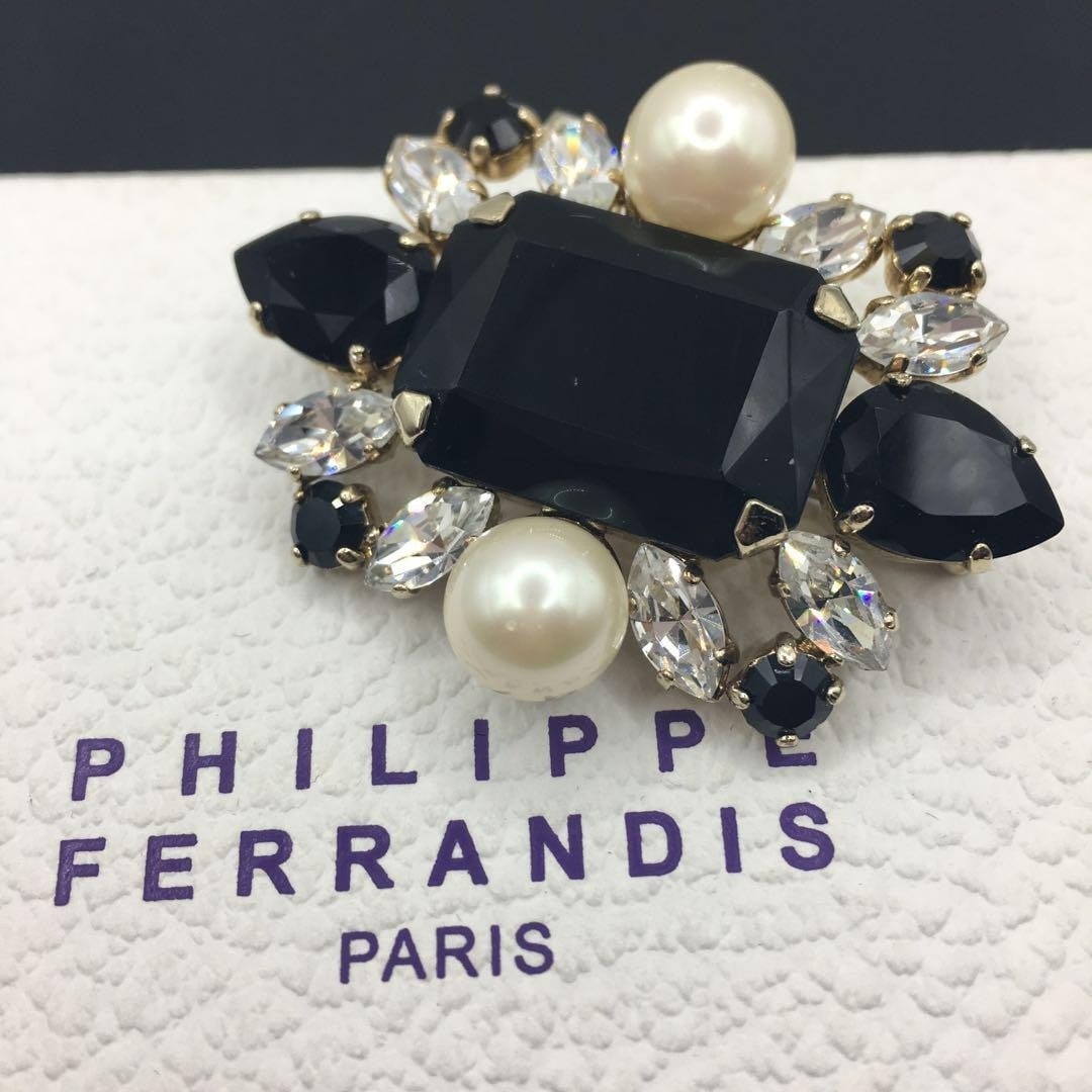 condition Philippe Ferrandis Black Bijou and Faux Pearl Pin brooch in good: condition Philippe Ferrandis Black Bijou and Faux Pearl Pin brooch in good This listing features condition Philippe Ferrandis Black Bijou and Faux Pearl Pin brooch in good. Item specifics are provided