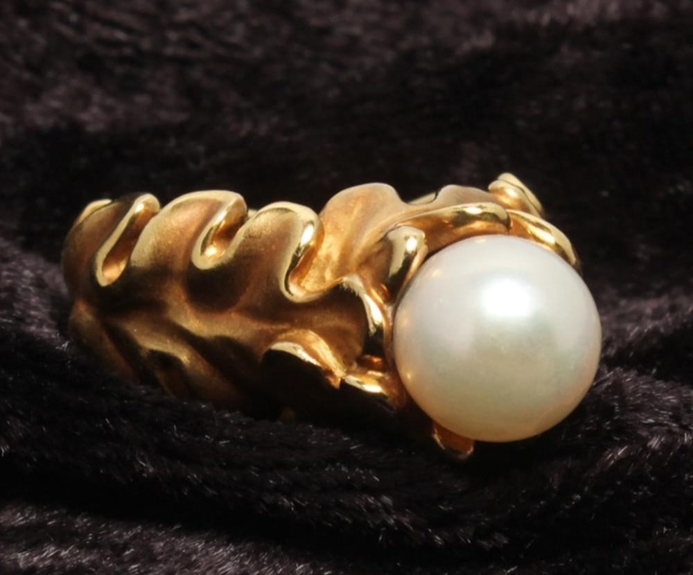 13.7g Vintage Angela Cummings Pearl 8.3mm Leaf Design 18k Yellow Gold Ring (1 of 9)