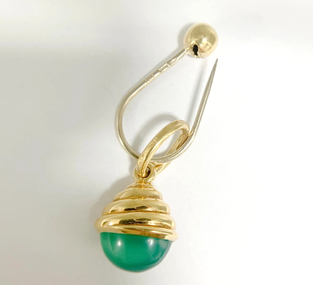 8.2g Pomellato Green Chalcedony 18k Yellow Gold Brooch Pendant Top Charm 2way: 8.2g Pomellato Green Chalcedony 18k Yellow Gold Brooch Pendant Top Charm 2way This listing features 8.2g Pomellato Green Chalcedony 18k Yellow Gold Brooch Pendant Top Charm 2way. Item specifics are pr